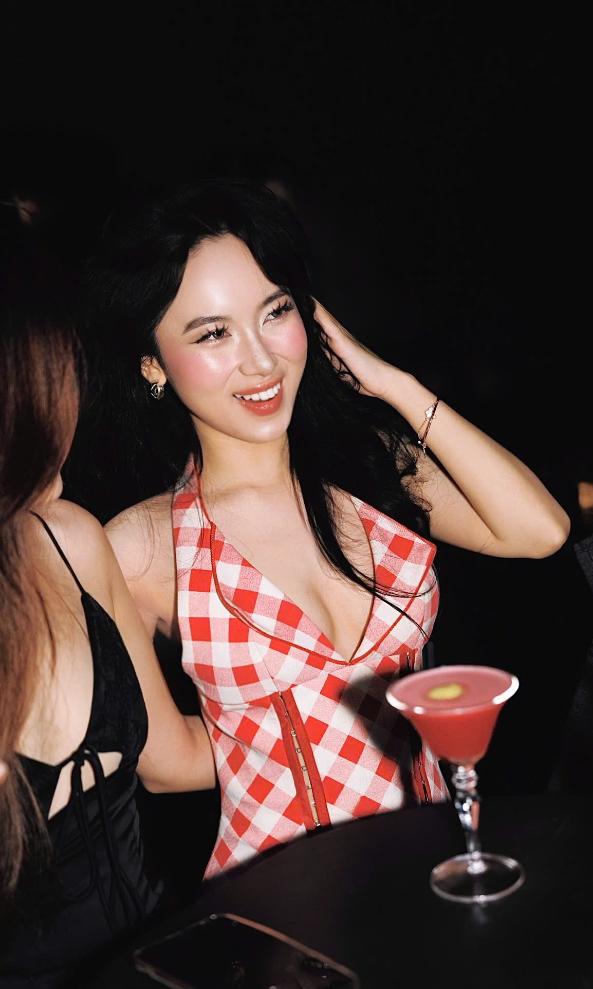 Mỗi khung hình, một đêm riêng. — 17